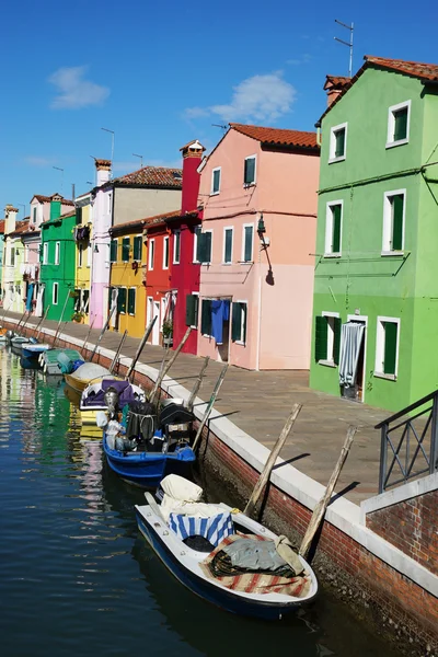 Ostrov burano, barevné fasády — Stock fotografie