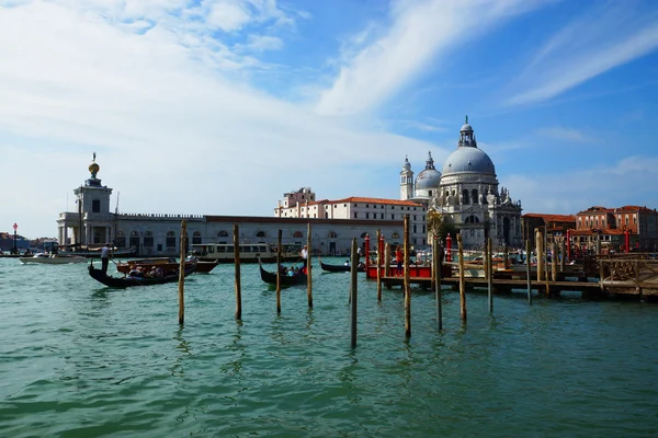 Gran Canal y Basílica Santa Maria Della Salute, Venecia, Italia — Foto de Stock