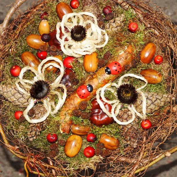 Christmas wreath with pine cones and flowers — Stock Photo, Image