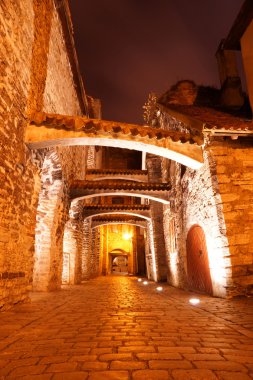 tallinn eski sokakları geceleri. Estonya. Avrupa