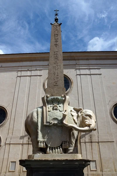 The obelisk in the Piazza della Minerva in Rome, Italy — Stock Photo, Image