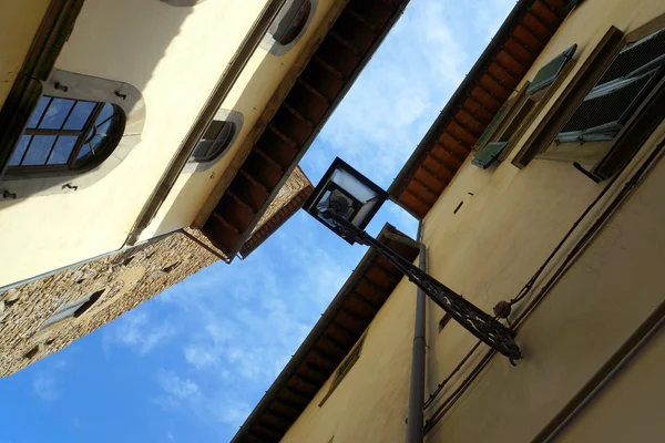 Lámpa és homlokzatok, Firenze, Olaszország, Európa — Stock Fotó