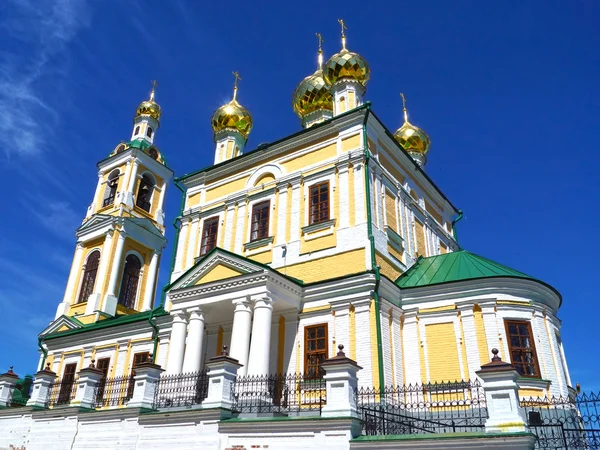 Православная церковь на солнце — стоковое фото