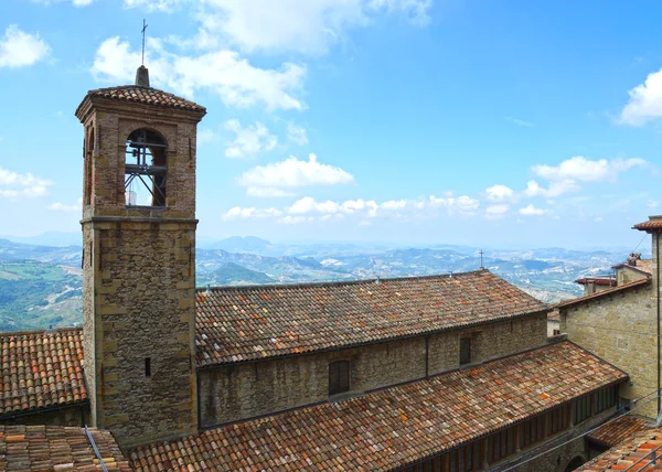 Tegeltak i san marino, Europa — Stockfoto