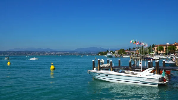 Sirmione på Gardasjön, Italien, Europa — Stockfoto