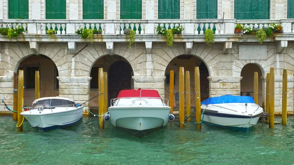 Boten op canal Grande in Venetië, Italië, Europa — Stockfoto