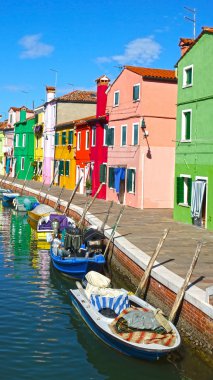 Kanal tekneleri adanın burano, Venedik, İtalya