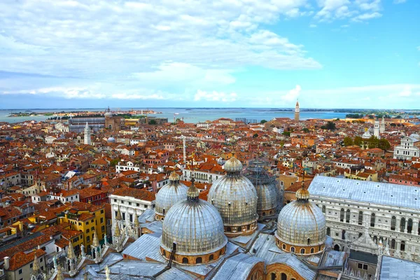 圣马哥孛罗圆顶视图从高地，威尼斯，意大利 — 图库照片