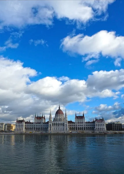 Budova parlamentu v Budapest, maďarské — Stock fotografie