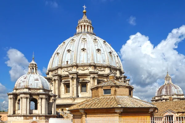 圣教堂的穹顶彼得在梵蒂冈，罗马，意大利 — 图库照片