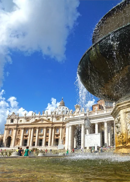 Vatikan, Roma, İtalya, San Pietro Meydanı'nda Çeşmesi — Stok fotoğraf