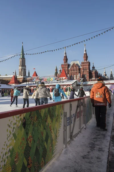 Moskau, russland - 25. januar: bahn auf dem roten platz in moskau am 25. januar — Stockfoto