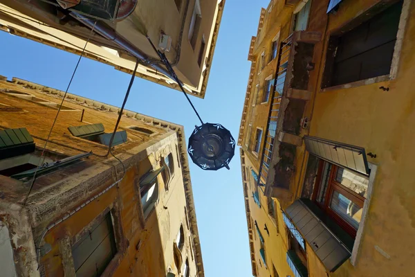 Facades of Venetian streets, italy — Stock Photo, Image