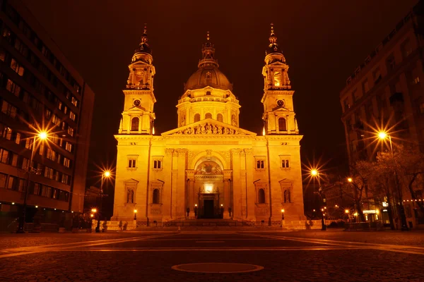 ハンガリーのブダペストにある聖シュテファン大聖堂 — ストック写真