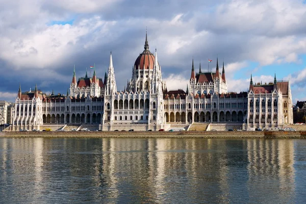 Budova parlamentu v Budapest, maďarské — Stock fotografie