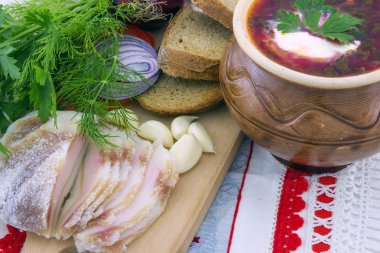Ukraynalı borsch pastırma ve sebze ile