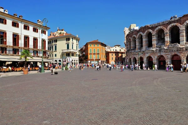 VERONA, ITÁLIA 3 de SETEMBRO. o edifício mundialmente famoso de um am — Fotografia de Stock