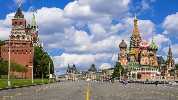 聖。ロシアモスクワの赤の広場にあるバジル大聖堂. — ストック写真
