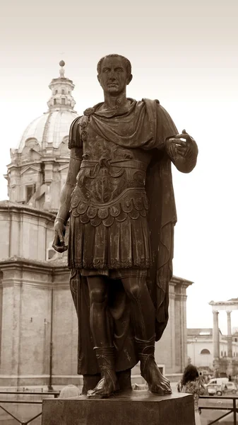 Statue of Julius Caesar in Rome, Italy — Stock Photo, Image