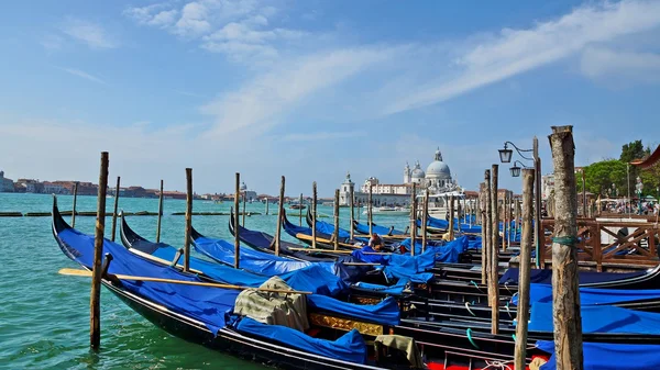 Gôndola no grande canal em Veneza, itália — Fotografia de Stock