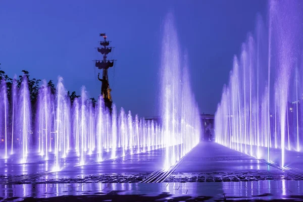 Fonte no Embankment da Crimeia, Moscou, Rússia — Fotografia de Stock