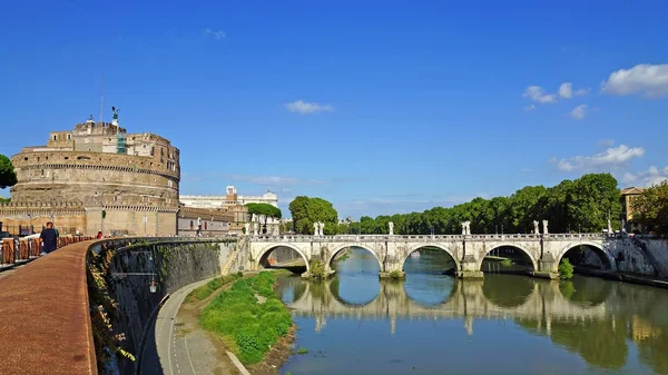 Kale ve köprü melekler, Roma, İtalya — Stok fotoğraf