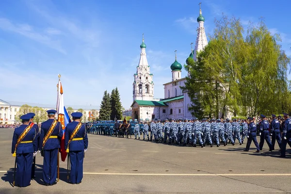 Jaroslavl, Rusland-mei 9. militaire parade ter ere van de overwinning — Stockfoto