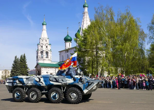 Jaroslavl, Rusko Květen 9. vojenská přehlídka na počest vítězství — Stock fotografie