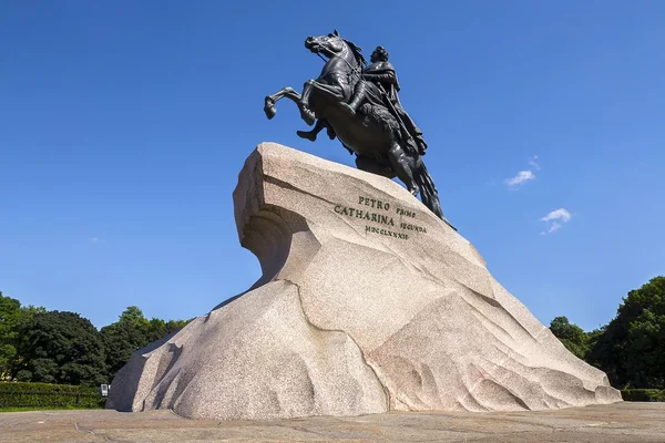 Bronzový jezdec. symbol Petrohrad - pomník zakladatele hlavním městem ruského impéria, císaře Petra Velikého — Stock fotografie