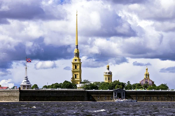 Fortaleza de Pedro y Pablo, San Petersburgo, Rusia — Foto de Stock