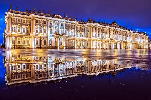 Hermitage på palace square, st. petersburg — Stockfoto