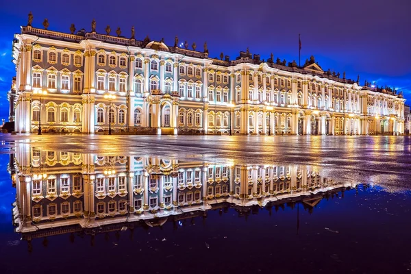 宮殿広場、サンクトペテルブルクのエルミタージュ — ストック写真