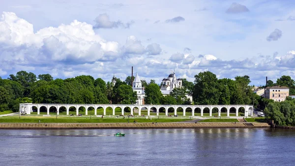 Kolumnada w fort, Veliky Novgorod, Federacja Rosyjska — Zdjęcie stockowe
