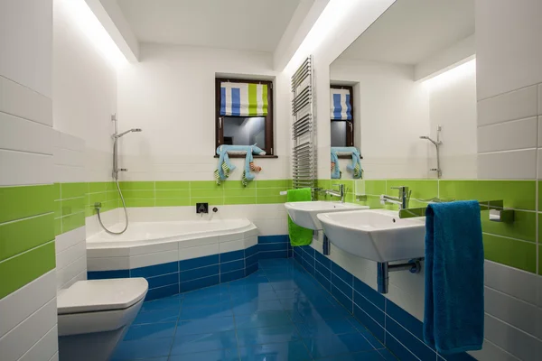 Travertino casa - cuarto de baño para niños — Foto de Stock