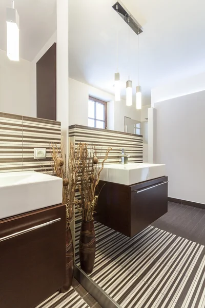 Грандиозный дизайн - Зеркало в ванной комнате — стоковое фото