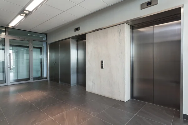 Лифты — стоковое фото