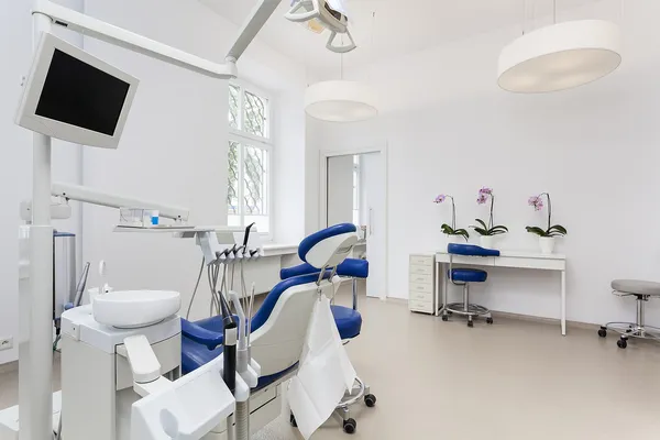 Habitación dentista con asiento —  Fotos de Stock