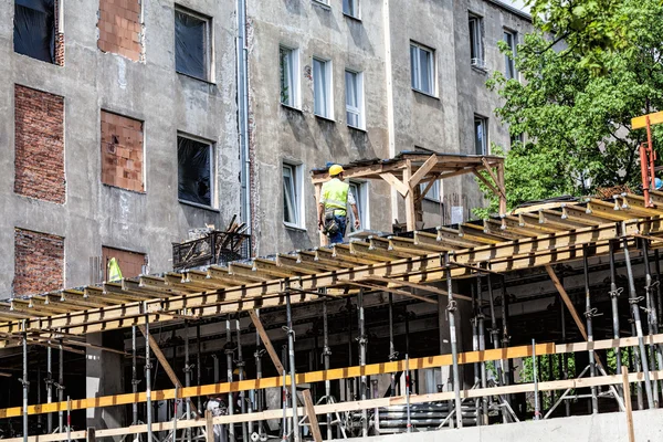 Constructor op het dak — Stockfoto