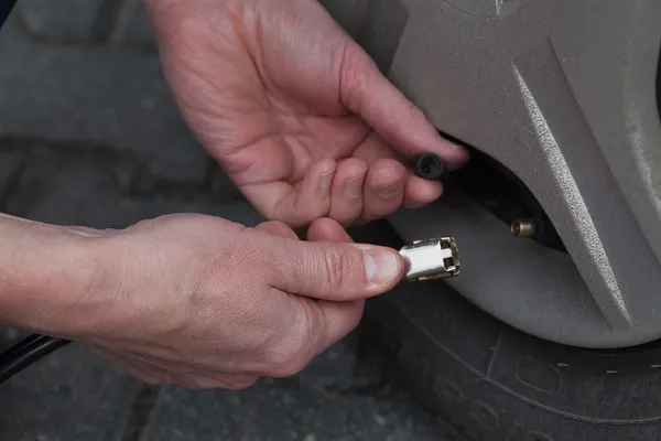 Tyre repair — Stock Photo, Image