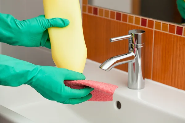 Bathroom cleaning — Stock Photo, Image