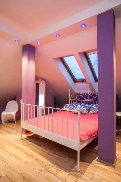 アマランスの家 - ピンクのベッドルーム — ストック写真