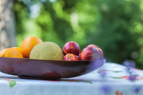 Тарелка фруктов — стоковое фото