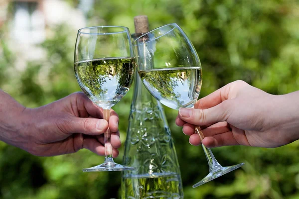 Hands with glasses — Stock Photo, Image