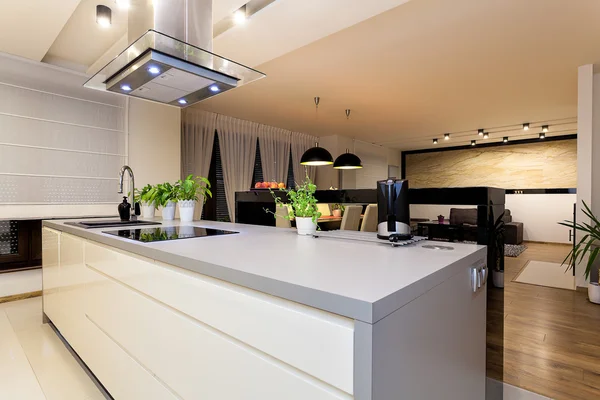 Urban apartment - White counter — Stock Photo, Image