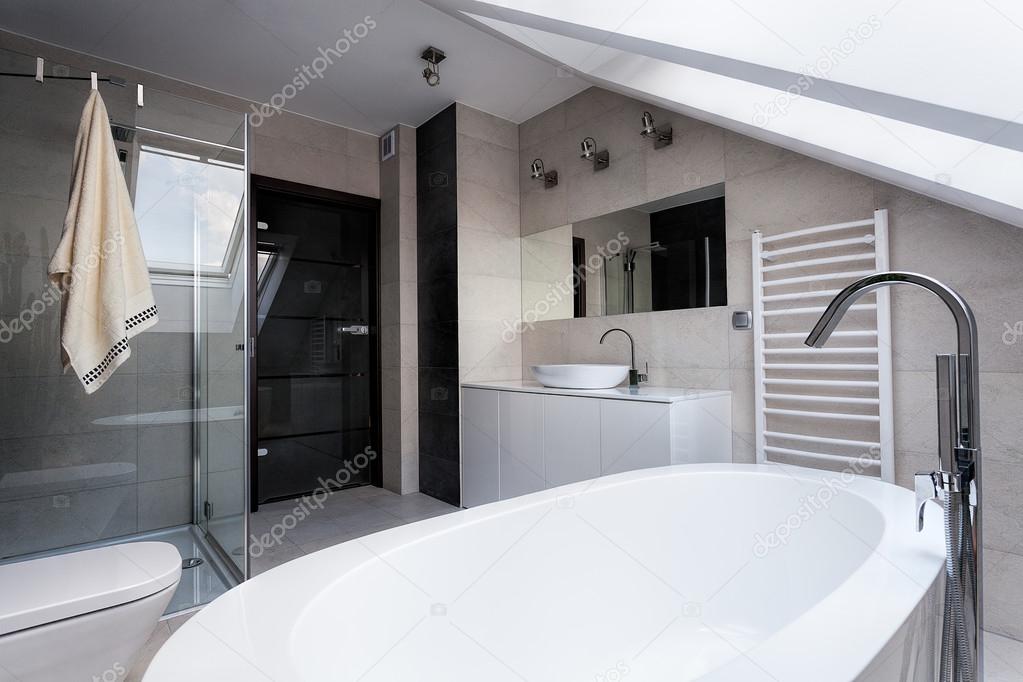 Urban apartment - stylish bathroom