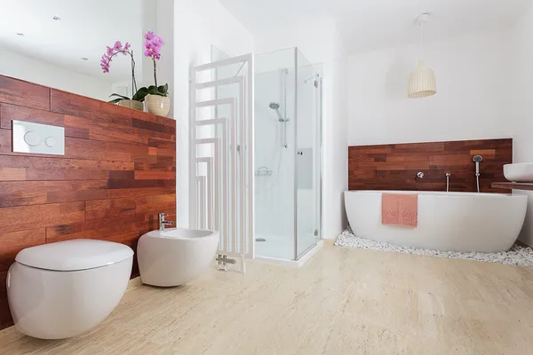 Baño blanco moderno — Foto de Stock