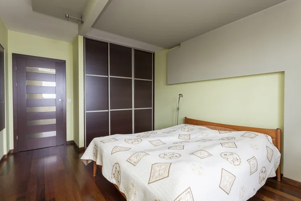 Ruim appartement - slaapkamer — Stockfoto