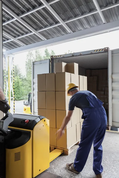 Unloading of articles — Stock Photo, Image