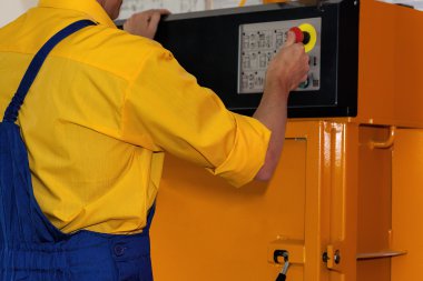 Makine Fabrikası Basında