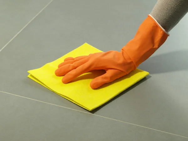 Polimento piso em azulejo — Fotografia de Stock